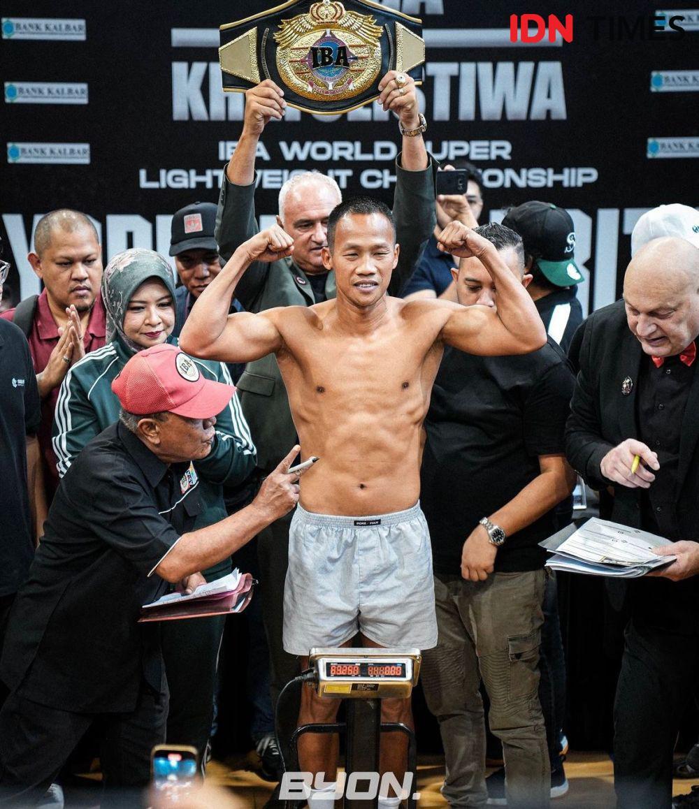 Sesi timbang berat badan sebelum bertanding. (IDN Times/Byson Combat).