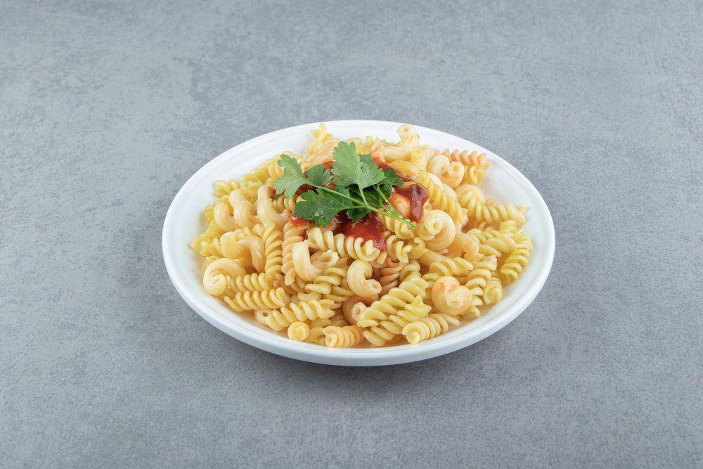 ilustrasi fettucini (freepik.com/azerbaijan_stockers)