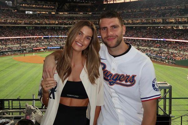 7 Potret Mesra Pemain Timnas Maarten Paes dengan Kekasih, Luna Bijl