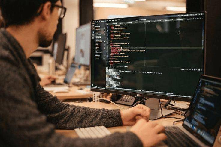 Software Engineer menjadi salah satu pekerjaan top di teknologi.( pinterest.com / Techbullion )