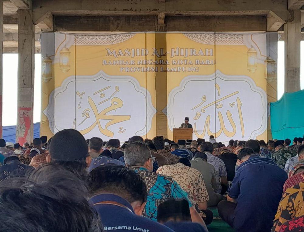 Dibangun 2010, Pemprov Lampung Salat Jumat Perdana di Masjid Kota Baru