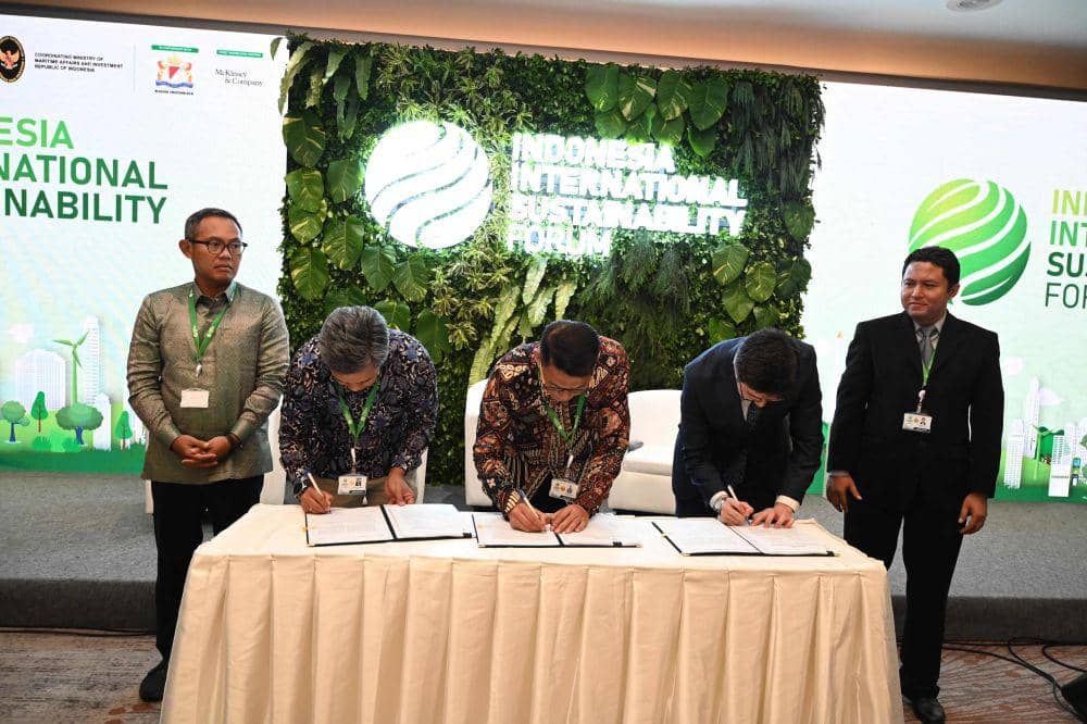 Pertamina menandatangani berbagai perjanjian kerja sama di kegiatan Indonesia International Sustainability Forum (IISF) 2024, pada Kamis (5/9), di JCC Senayan, Jakarta. (dok. Pertamina)