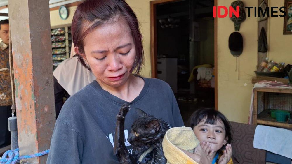 Tangis Affina Nurahma pemilik kucing warga Desa Grudo, Kecamatan Ngawi. IDN Times/ Riyanto.