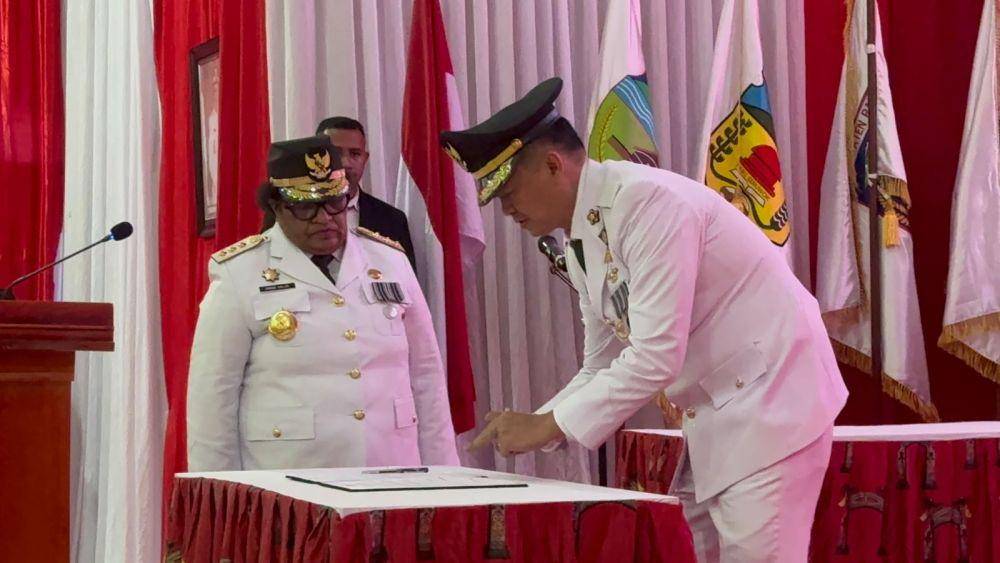 Pelantikan Penjabat (Pj) Bupati Mimika, Valentinus Sudarjanto Sumito. (IDN Times/Istimewa)