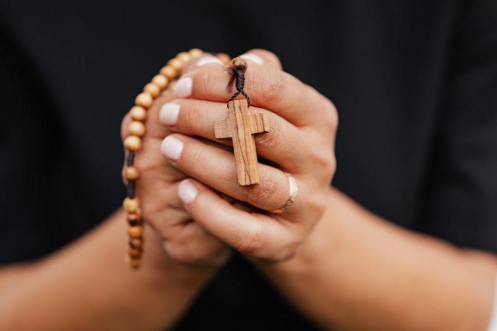 Apa Itu Rosario? Simak Doa Lengkapnya