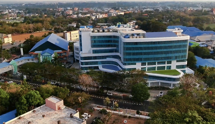 Presiden Joko Widodo meresmikan Gedung Pelayanan Kesehatan Ibu dan Anak di Rumah Sakit Wahidin Sudirohusodo Makassar, Jumat (6/9/2024). (Dok. Istimewa)
