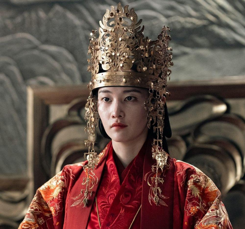 Jeon Jong Seo di Queen Woo (instagram.com/andmarq_official)