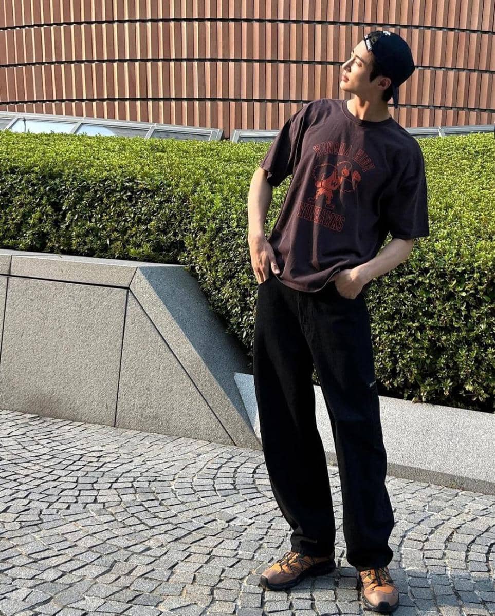 loose pants ala Byeon Woo Seok (instagram.com/byeonwooseok)