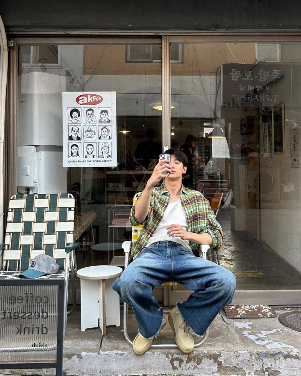 loose pants ala Byeon Woo Seok (instagram.com/byeonwooseok)