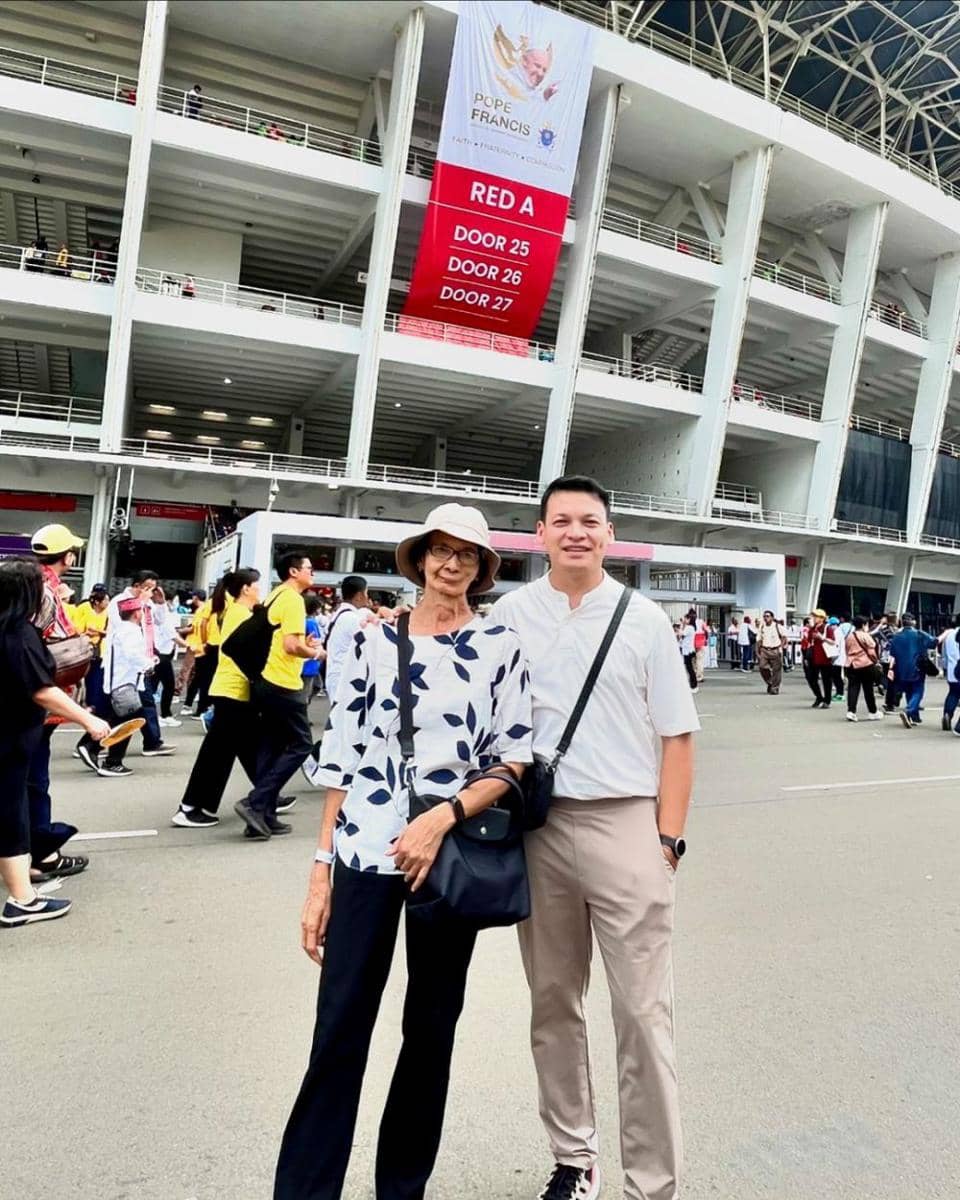Gaya Artis Pria Saat Misa Akbar Bersama Paus Fransiskus di GBK (Instagram.com/benjoshua_r)