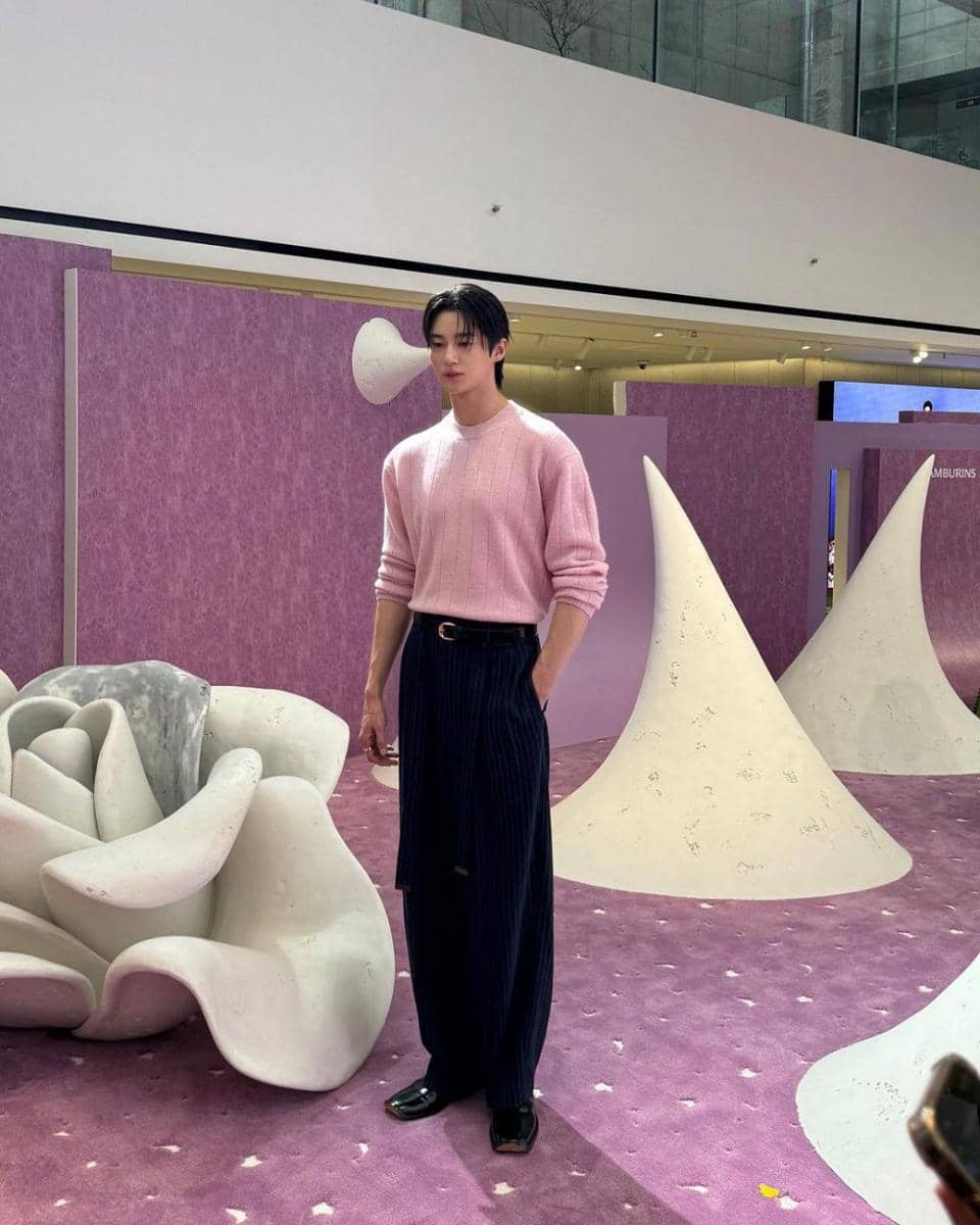 loose pants ala Byeon Woo Seok (instagram.com/byeonwooseok)
