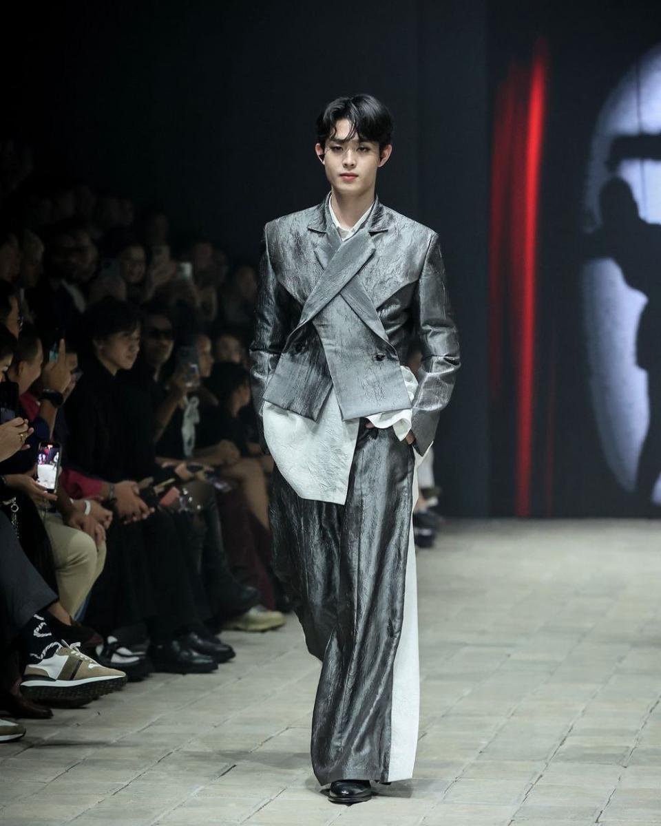 Danjyo Hiyoji di Plaza Indonesia Men's Fashion Week (instagram.com/plazaindonesia)