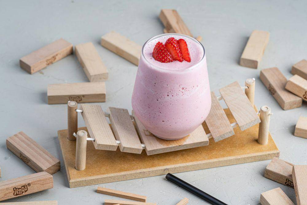ilustrasi strawberry milkshake (unsplash.com/ Eiliv Aceron)