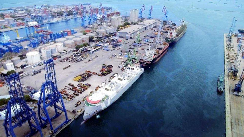 PTP Nonpetikemas merupakan operator terminal multipurpose pertama di Indonesia yang berpengalaman dalam menangani kegiatan bongkar muat kargo multipurpose. PTP sendiri memiliki 11 cabang diantaranya adalah PTP Branch Priok. (Dok. IDN Times)