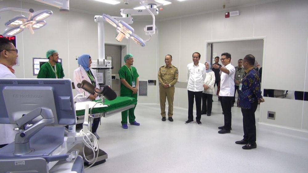 Presiden Joko Widodo meresmikan Gedung Pelayanan Kesehatan Ibu dan Anak di Rumah Sakit Wahidin Sudirohusodo Makassar, Jumat (6/9/2024). (Dok. Istimewa)