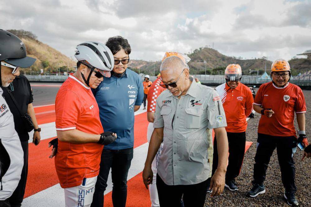 Pengecatan Sirkuit Mandalika menjelang perhelatan MotoGP 2024. (dok. MGPA)