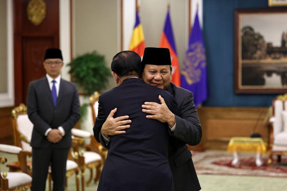 Menteri Pertahanan RI Prabowo Subianto melakukan kunjungan kehormatan kepada Presiden Republik Demokratik Rakyat Laos Thongloun Sisoulith dan Perdana Menteri Laos Sonexay Siphandone di Laos, Jumat (6/9/2024) pagi. (Dok. Tim Komunikasi Prabowo)