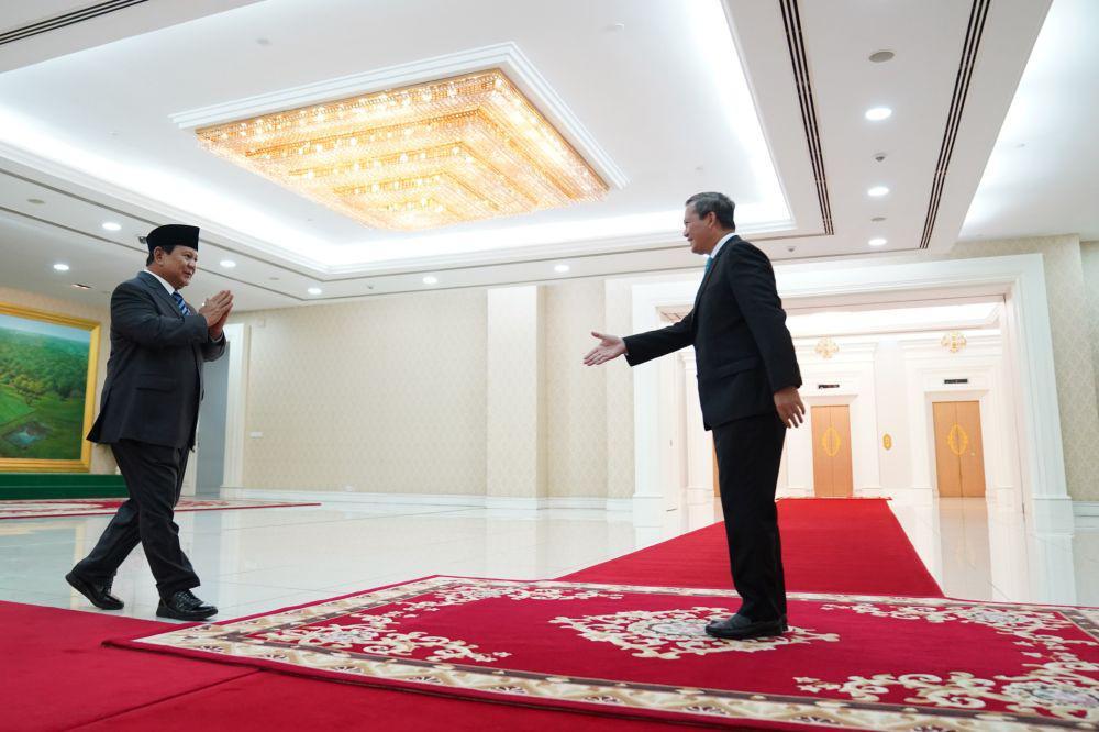 Menteri Pertahanan RI Prabowo Subianto melakukan kunjungan kehormatan kepada Presiden Republik Demokratik Rakyat Laos Thongloun Sisoulith dan Perdana Menteri Laos Sonexay Siphandone di Laos, Jumat (6/9) pagi. (Dok. Tim Komunikasi Prabowo)