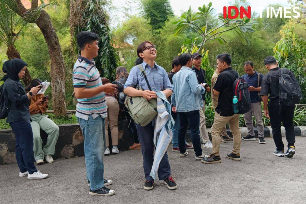 Situasi tamu hotel yang menyelamatkan diri usai getaran gempabumi berlangsung (IDN Times/Ayu Afria)