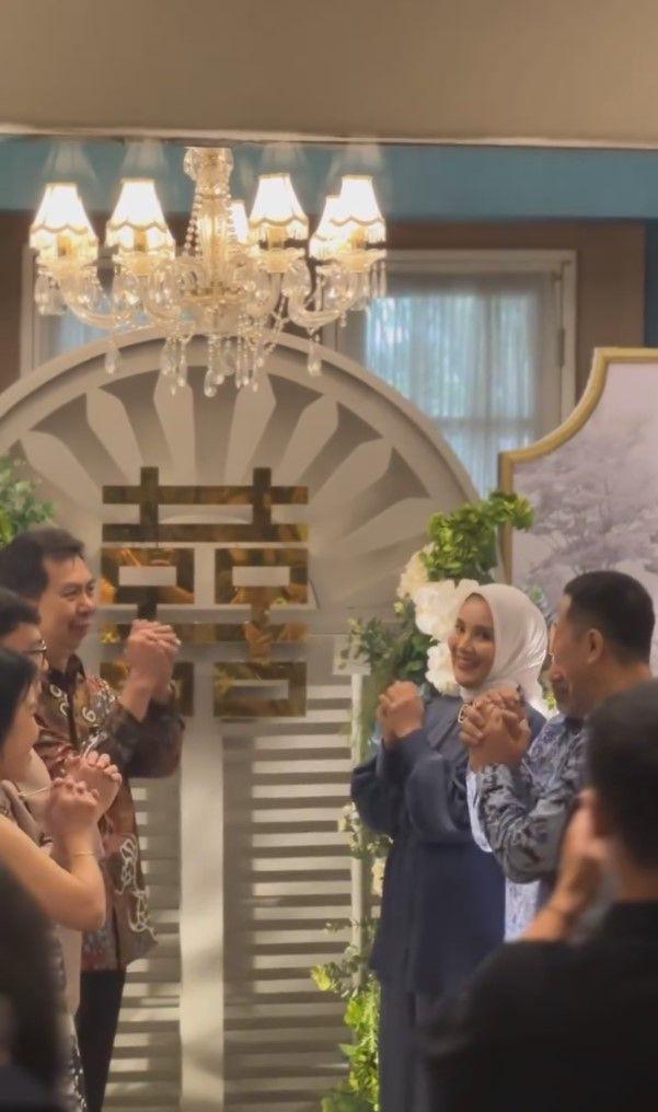 potret lamaran anak Elma Theana (instagram.com/elmatheana)