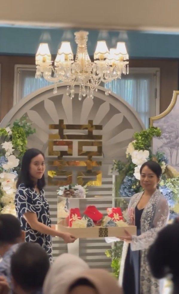 potret lamaran anak Elma Theana (instagram.com/elmatheana)