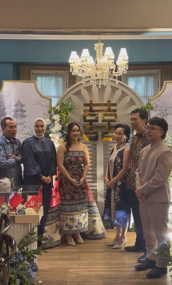 potret lamaran anak Elma Theana (instagram.com/elmatheana)