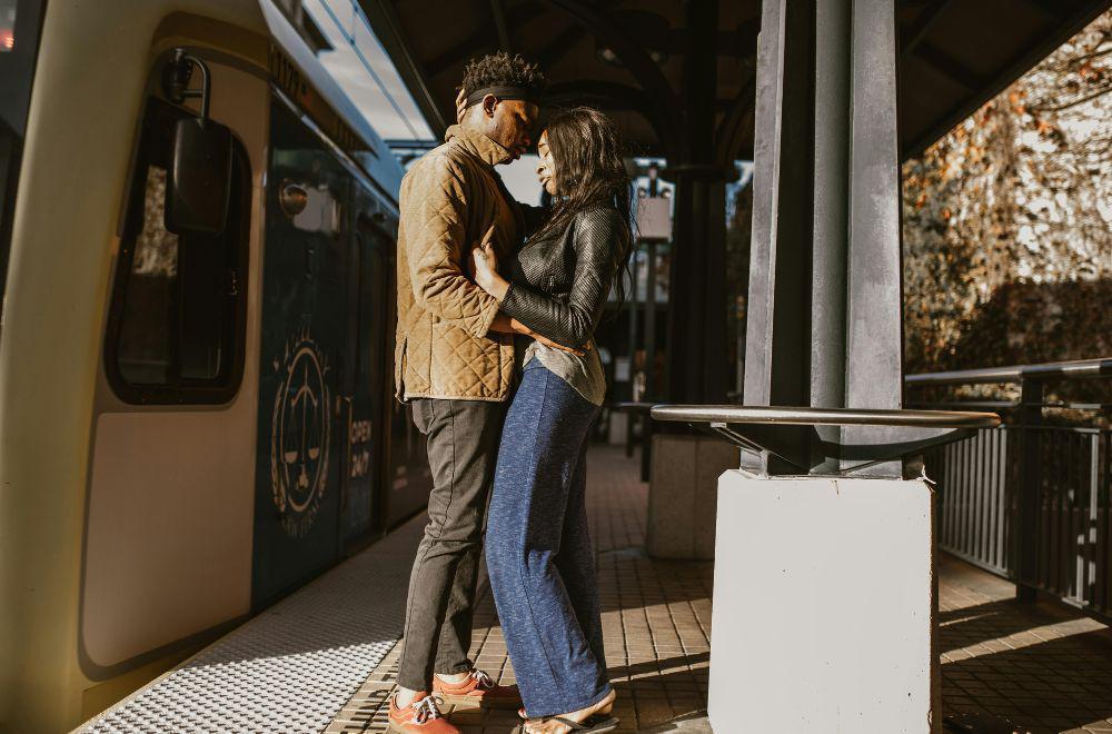 5 Film Kisahkan Perjuangan Cinta Jarak Jauh, Mungkinkah Tetap Bersama
