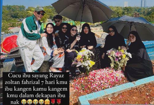keluarga Ayu Ting Ting ziarah (Instagram.com/mom_ayting92_)