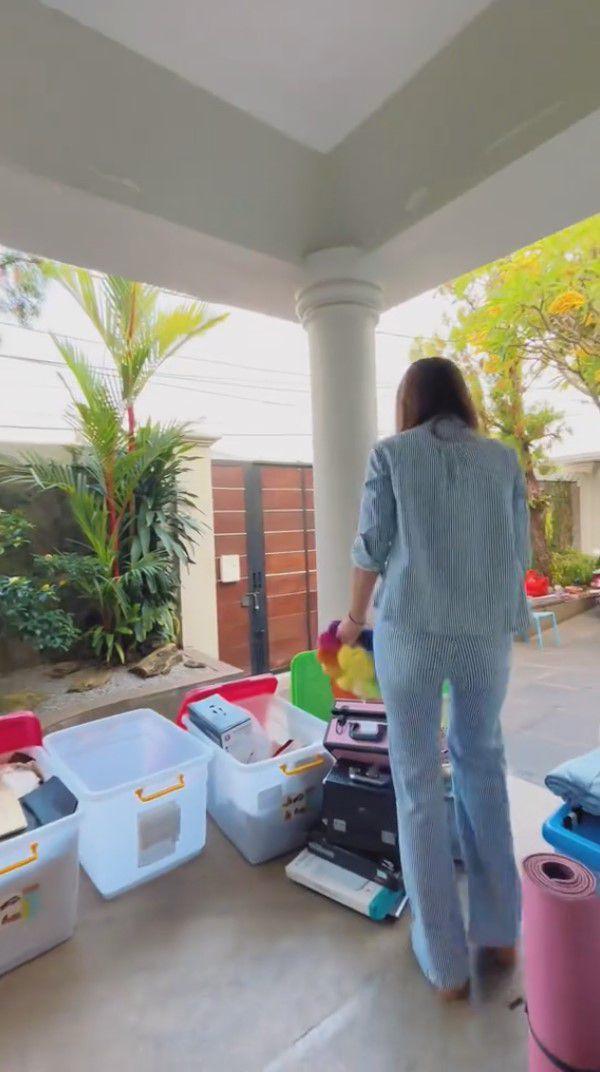 potret Luna Maya sortir barang akan dijual (tiktok.com/@lunamaya)