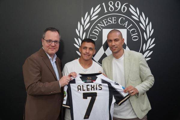 Alexis Sanchez diperkenalkan kembali sebagai pemain Udinese. (udinese.it)