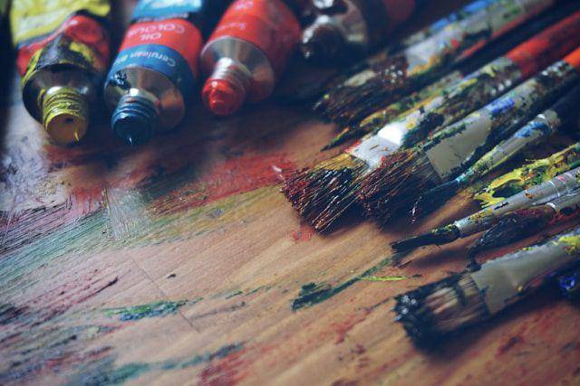 Ilustrasi alat lukis. https://unsplash.com/@freephotocc
