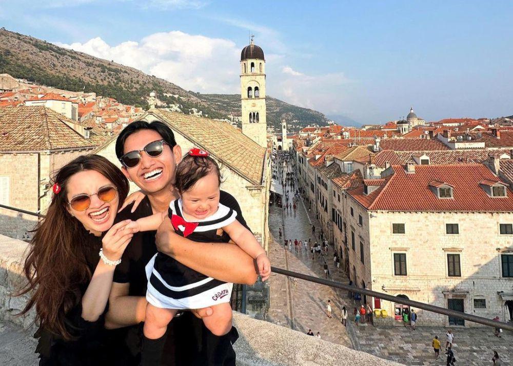 7 Potret Belva Devara dan Keluarga Kunjungi Kota Dubrovnik, Kroasia