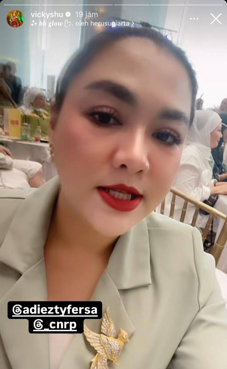 potret artis hadiri launching brand minuman fiber baru Mulan Jameela (Instagram.com/vickyshu)