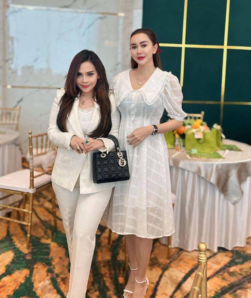 potret artis hadiri launching brand minuman fiber baru Mulan Jameela (Instagram.com/aurakasih)