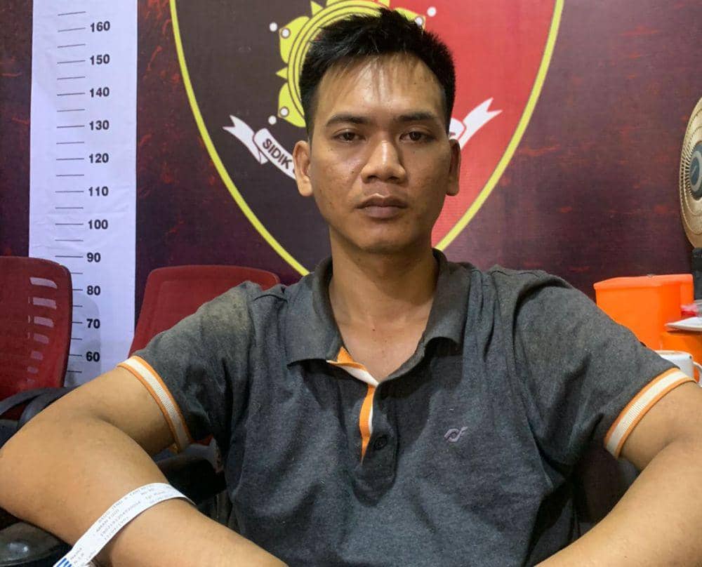 Pelaku Aman Yudi ditangkap personel gabungan Polda Lampung dan Polres Metro. (Dok. Polda Lampung).