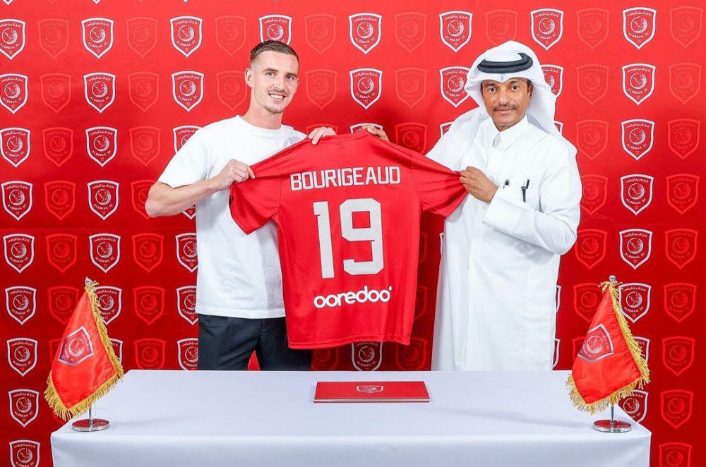 Benjamin Bourigeaud (kiri) saat diperkenalkan sebagai pemain baru Al-Duhail SC. (instagram.com/duhailsc)