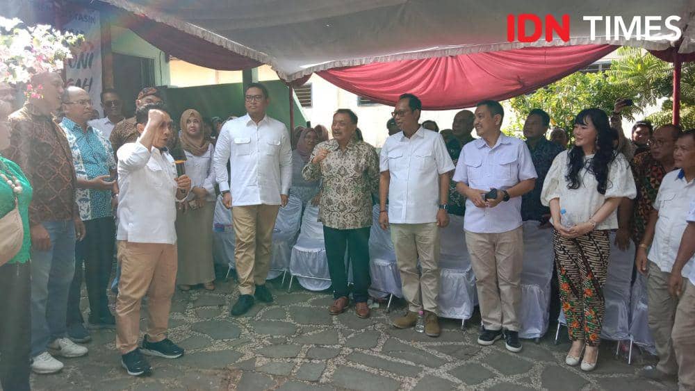 Politisi senior Gerindra Semarang Nunung Sriyanto berkumpul dengan jajaran struktur inti Gerindra dan Demokrat seperti mantan Walikota Semarang Sukawi Sutarip, Dewi Susilobudiharjo, Sudaryono. (IDN Times/Fariz Fardianto)