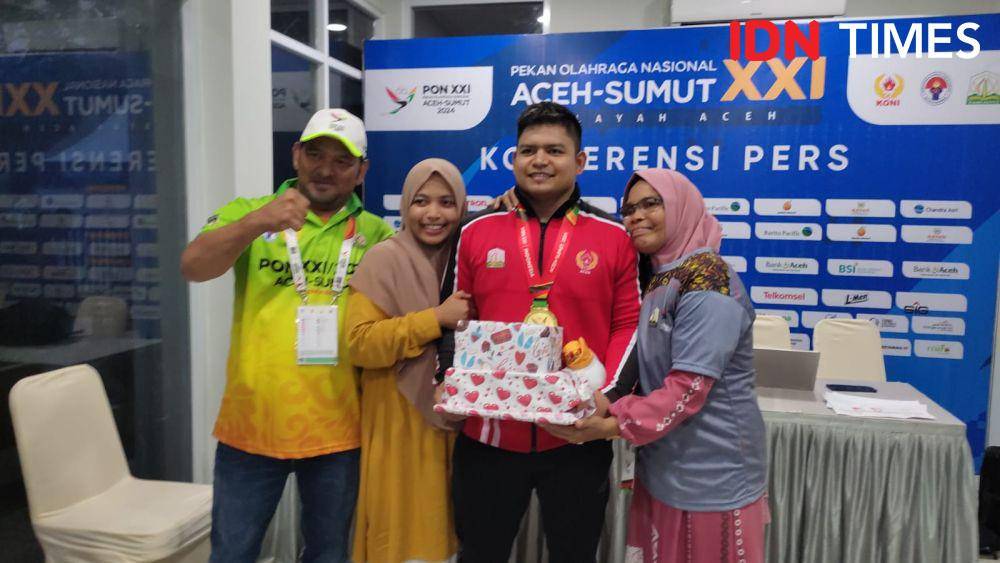 M Zul Ilmi dan keluarga saat merayakan ulang tahun. (IDN Times/Muhammad Saifullah)