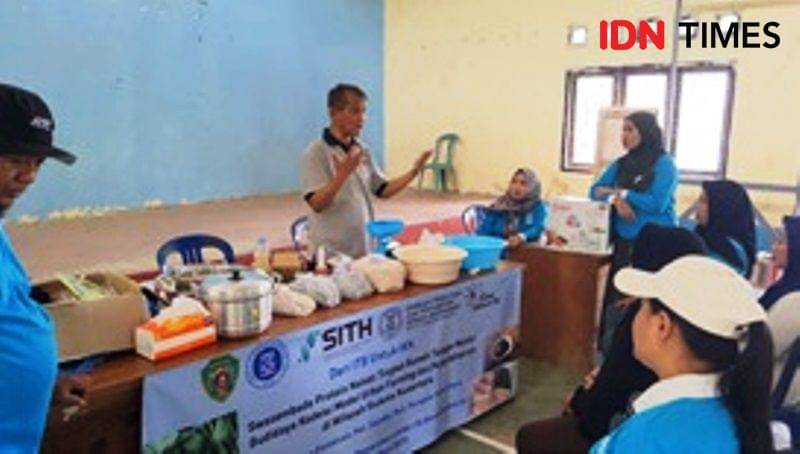 Proses pelatihan pembutan produk turunan tempe (IDN Times/Ervan)