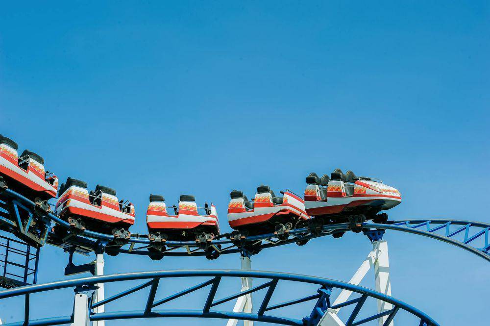 ilustrasi roller coaster (pexels.com/Min An)
