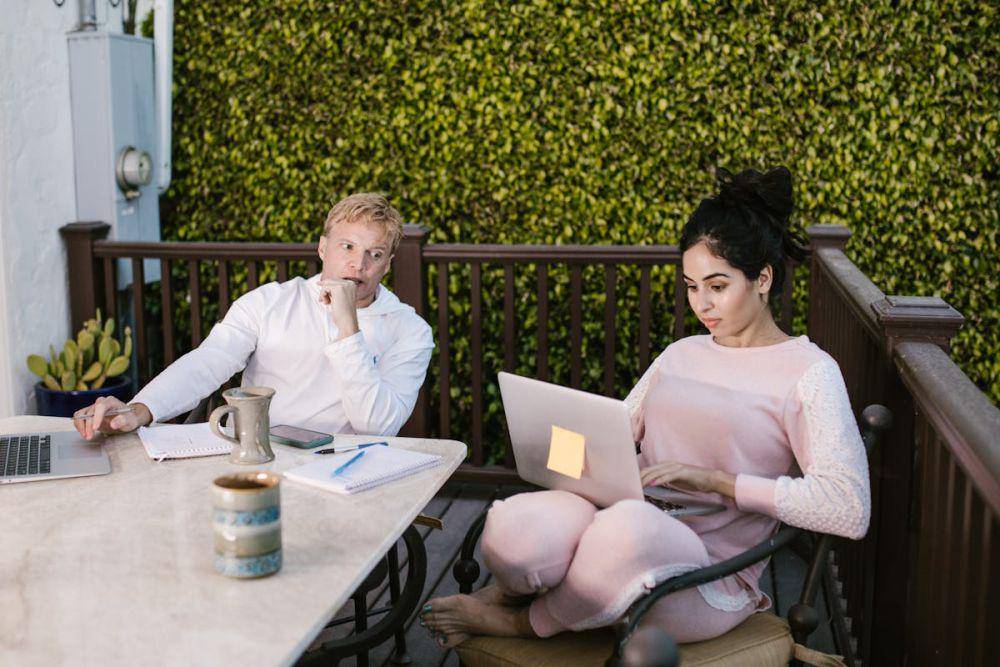 ilustrasi hybrid work (pexels.com/RDNE Stock project)
