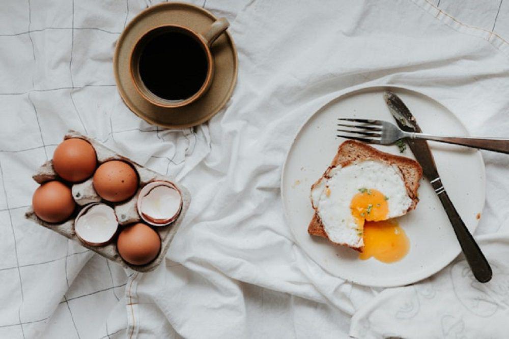 illustrasi makanan mengandung vitamin B9 (unsplash.com/Priscilla Du Preez 🇨🇦)