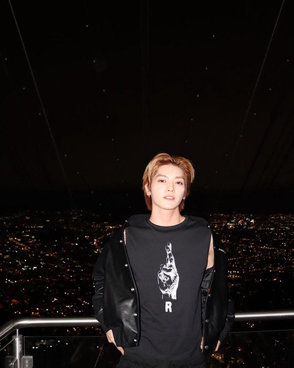 style outfit hitam ala Taeyong NCT (instagram.com/taeoxo_nct)