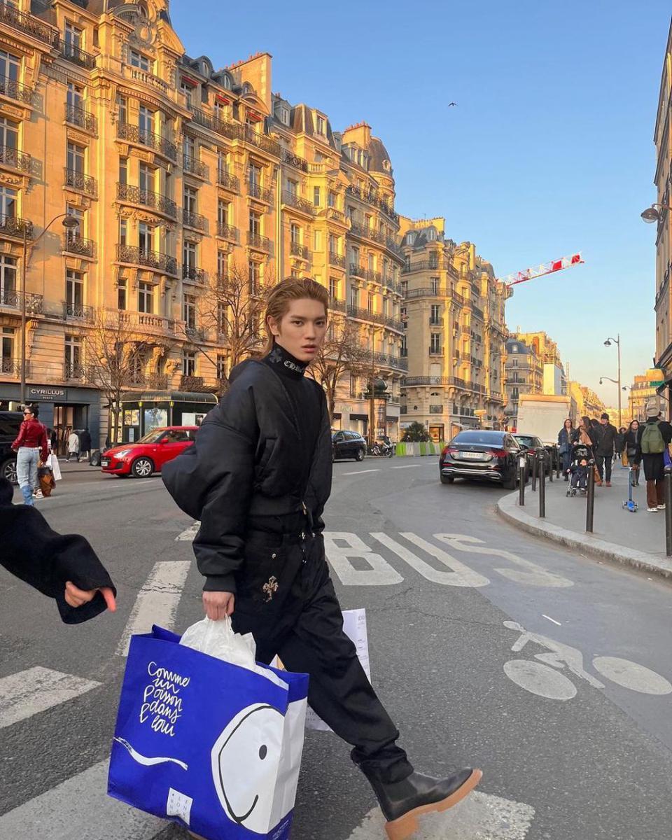 style outfit hitam ala Taeyong NCT (instagram.com/taeoxo_nct)