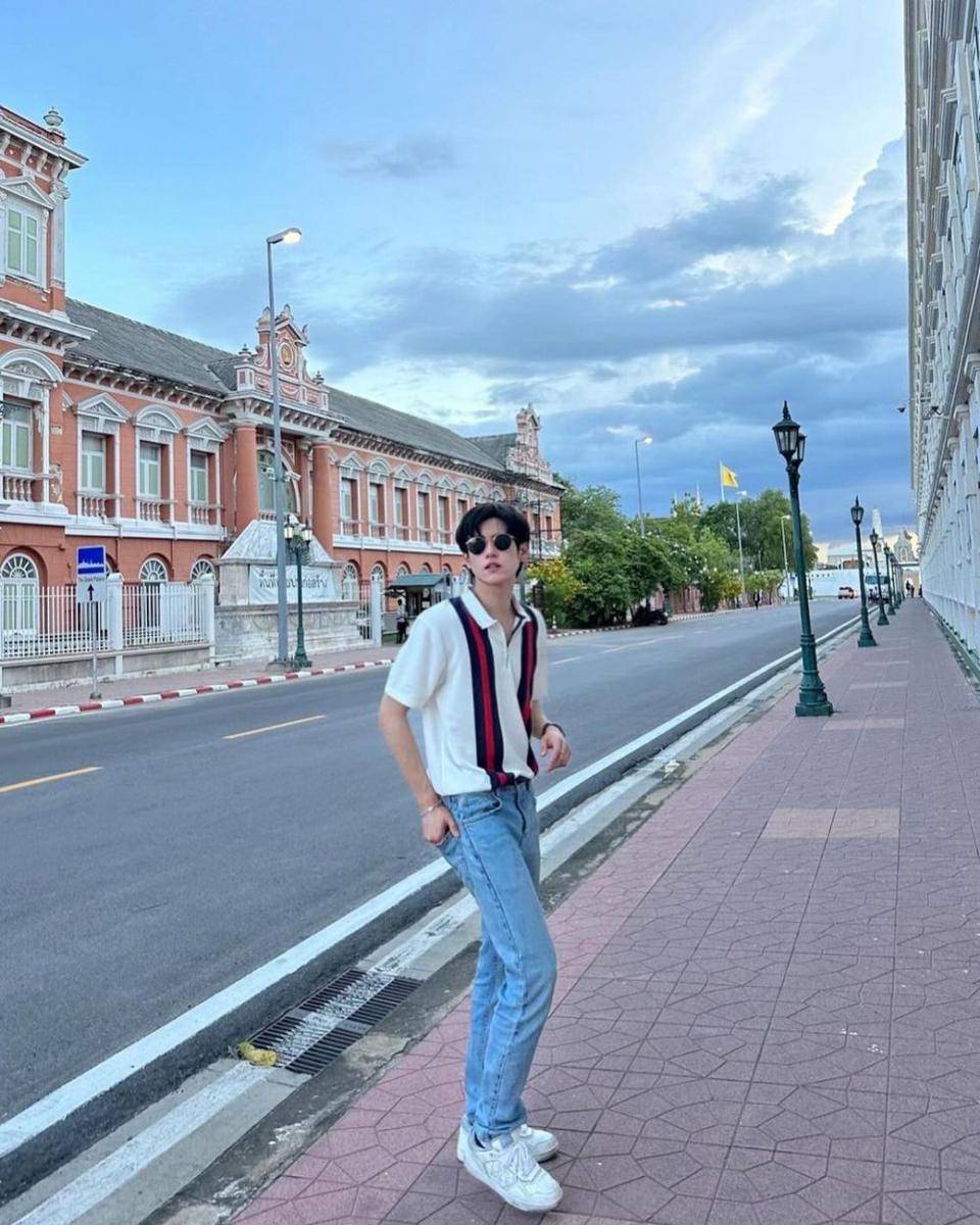 mix and match regular jeans ala Sood Yacht (instagram.com/s.yacht)