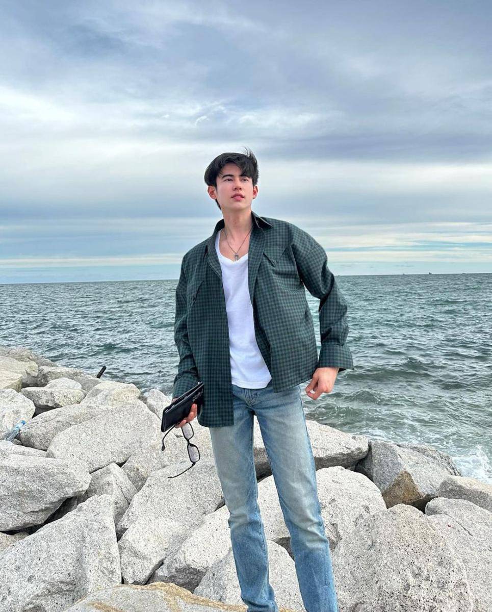 mix and match regular jeans ala Sood Yacht (instagram.com/s.yacht)