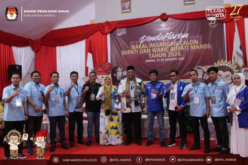 Pasangan calon bupati dan wakil bupati Maros Chaidir Syam-Suhartina Bohari saat mendaftar di KPU Maros. (Dok. Istimewa)