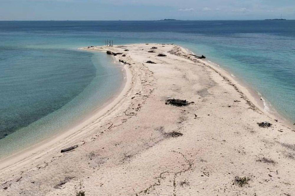 Suasana Pulau Kodingareng Keke, salah satu spot wisata yang berada di sekitar Kota Makassar. (Instagram.com/speedboatmakassar)