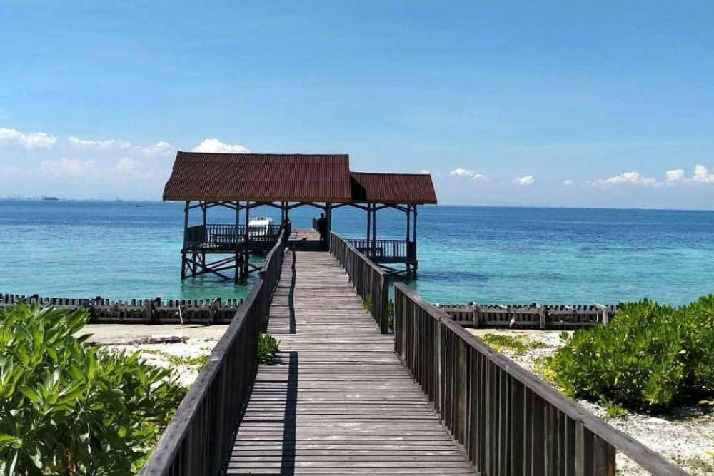 Suasana Pulau Kodingareng Keke, salah satu spot wisata yang berada di sekitar Kota Makassar. (Instagram.com/speedboatmakassar)