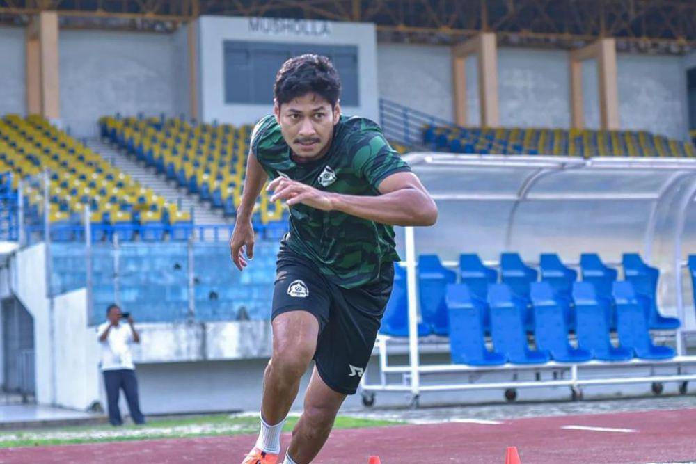 Mantan pemain PSM Makassar yang kini memperkuat Persikabi 1973 Kabupaten Bogor, Abdul Rahman Sulaeman, dalam sesi latihan resmi di Stadion Kaharuddin Nasution Pekanbaru pada Jumat 6 Septeber 2024. (Instagram.com/officialpersikabo)